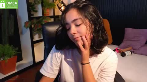 Snapshot of ivy_gail chatting on 11/18/25, 05:34 IVY online show from 11/18/25, 05:34