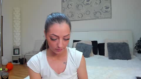 Snapshot of ivyfoxx_ chatting on 01/22/25, 05:17 IvyFox online show from 01/22/25, 05:17