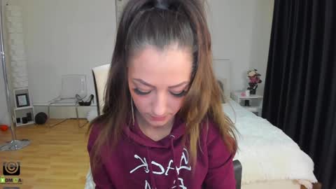 Snapshot of ivyfoxx_ chatting on 01/29/25, 01:28 IvyFox online show from 01/29/25, 01:28