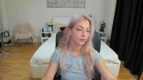 Snapshot of ivyfoxx_ chatting on 10/09/25, 11:08 IvyFox online show from 10/09/25, 11:08