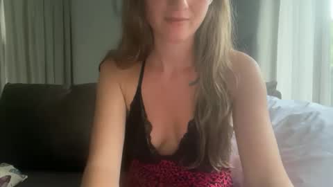 Snapshot of ivyfreex chatting on 11/22/25, 10:03 ivyfreex online show from 11/22/25, 10:03