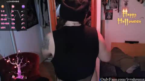 Snapshot of ivyshrumx chatting on 10/19/25, 07:03 Ivy ShrumX online show from 10/19/25, 07:03