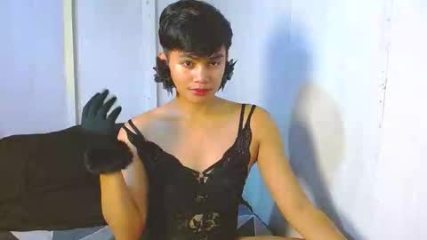 Snapshot of iya143 chatting on 10/18/25, 05:43 iya143 online show from 10/18/25, 05:43