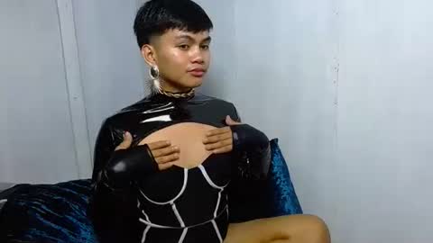 Snapshot of iya143 chatting on 11/14/25, 12:15 iya143 online show from 11/14/25, 12:15