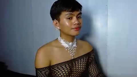 Snapshot of iya143 chatting on 11/26/25, 01:06 iya143 online show from 11/26/25, 01:06