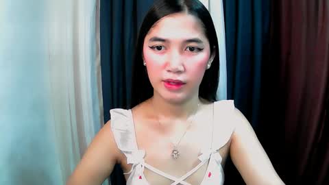 Snapshot of iyanna_ivelle chatting on 11/12/25, 02:45 UR LOVELY IYANNA online show from 11/12/25, 02:45