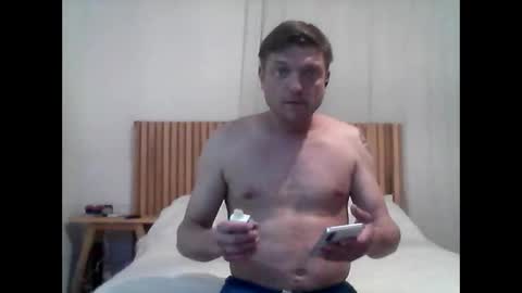 Snapshot of izealvaro chatting on 09/14/25, 03:38 izealvaro online show from 09/14/25, 03:38