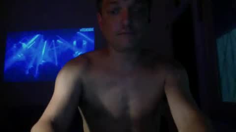 Snapshot of izealvaro chatting on 10/17/25, 07:33 izealvaro online show from 10/17/25, 07:33