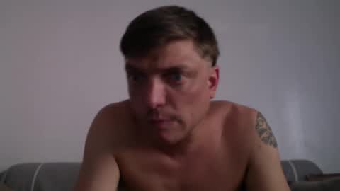 Snapshot of izealvaro chatting on 10/18/25, 08:31 izealvaro online show from 10/18/25, 08:31