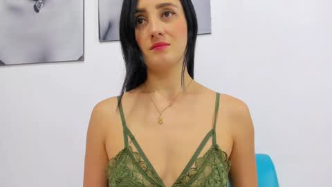 Snapshot of izzy_cum chatting on 02/01/25, 01:20 Izzy online show from 02/01/25, 01:20