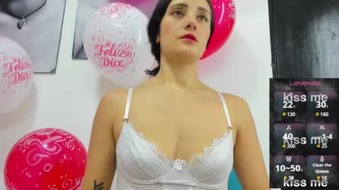 Snapshot of izzy_cum chatting on 02/15/25, 01:05 Izzy online show from 02/15/25, 01:05