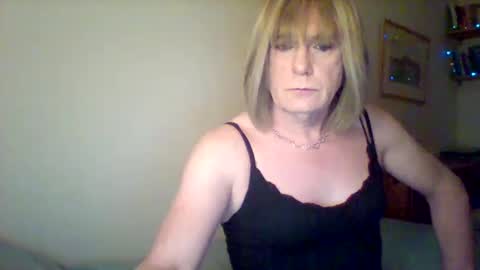 Snapshot of izzy_mchoney chatting on 12/29/24, 02:06 izzy_mchoney online show from 12/29/24, 02:06