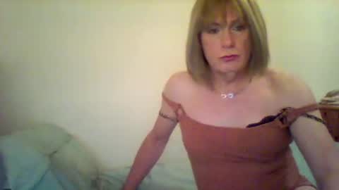 Snapshot of izzy_mchoney chatting on 01/02/25, 04:35 izzy_mchoney online show from 01/02/25, 04:35