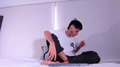 Snapshot of j_martony chatting on 11/25/25, 12:05 j_martony online show from 11/25/25, 12:05