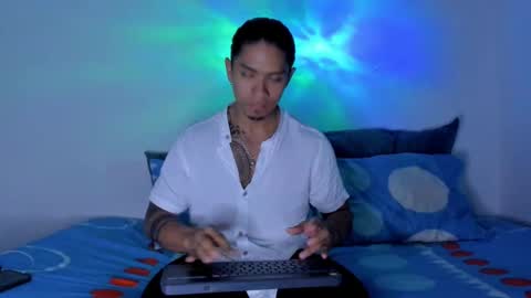 Snapshot of j_musiry chatting on 11/16/25, 05:24 i am juan musiry independent model online show from 11/16/25, 05:24