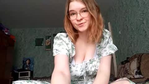 Snapshot of jackelyndubitsky chatting on 10/18/25, 08:48 I am Vanessa Help me reach 10 Thumbs Up online show from 10/18/25, 08:48