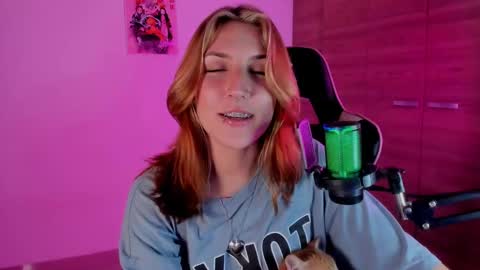 Snapshot of jacky_croft chatting on 01/07/25, 04:18 Linda Sofia help me get to 100 thumbs up online show from 01/07/25, 04:18