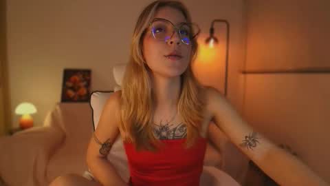 Linda Sofia help me get to 100 thumbs up online show from 10/12/25, 05:06