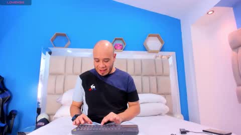 jacob_garcia_ online show from 11/20/25, 07:24