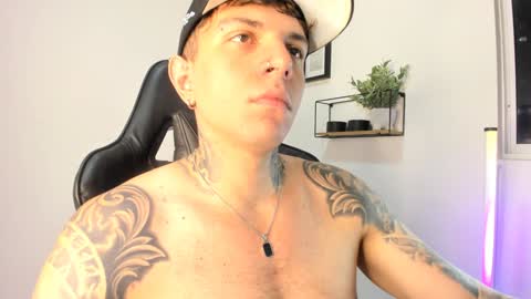 Snapshot of jacobb116 chatting on 02/06/25, 02:22 jacobb116 online show from 02/06/25, 02:22