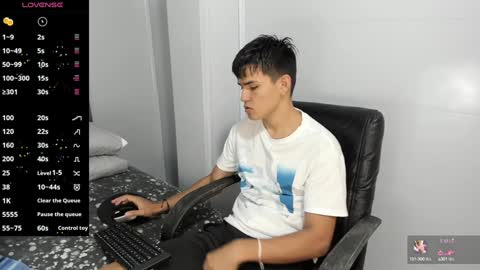 Snapshot of jacobb_lee chatting on 01/13/25, 08:04 Jacob Lee online show from 01/13/25, 08:04