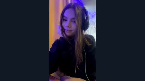 Snapshot of jacqulinescarpone chatting on 10/15/25, 08:58 Adeline online show from 10/15/25, 08:58