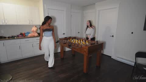 Jada online show from 11/11/25, 01:44