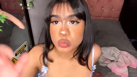 Snapshot of jade_littlee_ chatting on 11/05/25, 04:12 jade online show from 11/05/25, 04:12