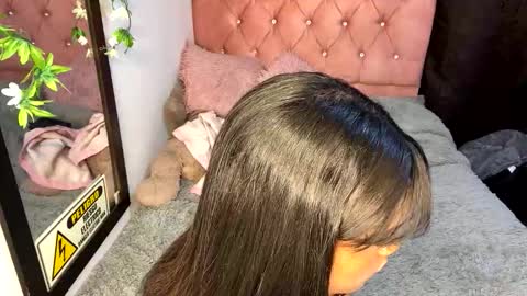 Snapshot of jade_littlee_ chatting on 11/06/25, 01:17 jade online show from 11/06/25, 01:17