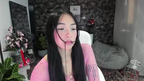 Snapshot of jade_porn chatting on 12/17/24, 11:28 Jade independent model online show from 12/17/24, 11:28