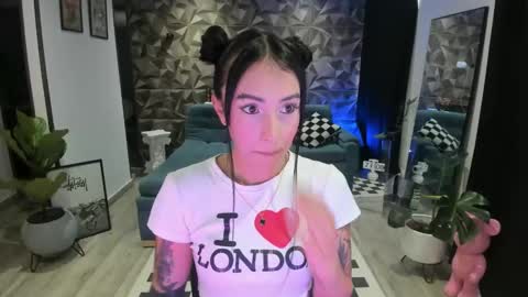 Snapshot of jade_porn chatting on 03/11/25, 12:06 Jade independent model online show from 03/11/25, 12:06