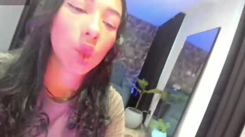 Snapshot of jade_porn chatting on 09/18/25, 11:01 Jade independent model online show from 09/18/25, 11:01
