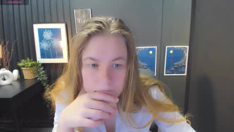 Jade online show from 10/12/25, 01:32