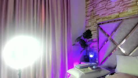 Snapshot of jade_white_ chatting on 09/17/25, 12:51 jade white online show from 09/17/25, 12:51