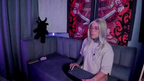 Jade  Khada online show from 10/17/25, 12:14