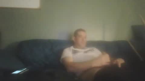 Snapshot of jag8637 chatting on 12/31/24, 02:29 jag8637 online show from 12/31/24, 02:29