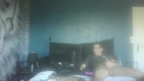 Snapshot of jag8637 chatting on 02/14/25, 01:40 jag8637 online show from 02/14/25, 01:40