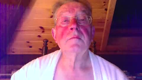 Snapshot of jahanc01 chatting on 09/13/25, 08:14 Malko online show from 09/13/25, 08:14