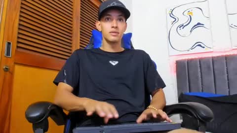 Hi guys im new 3 online show from 01/27/25, 07:03