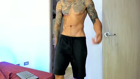 Snapshot of jakee_brown chatting on 02/05/25, 01:15 Santiago online show from 02/05/25, 01:15