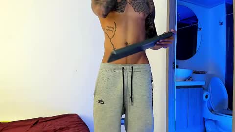 Snapshot of jakee_brown chatting on 02/11/25, 12:27 Santiago online show from 02/11/25, 12:27