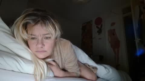 Snapshot of jakkilouise chatting on 03/06/25, 01:37 JAKKI LOUISE pornstar online show from 03/06/25, 01:37