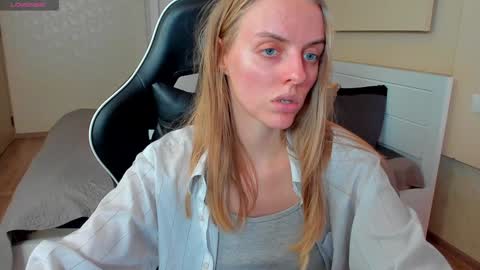 Sofia online show from 01/17/25, 01:24