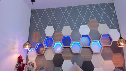   online show from 03/10/25, 01:56