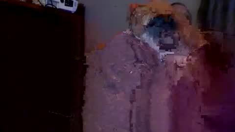 Snapshot of james30cup chatting on 10/25/25, 06:35 what you in too online show from 10/25/25, 06:35