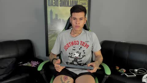 Snapshot of jamesinked_ chatting on 12/15/24, 06:59 Jamesinked online show from 12/15/24, 06:59