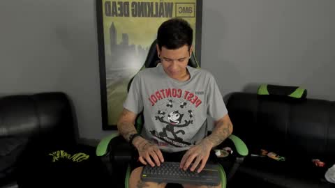 Snapshot of jamesinked_ chatting on 12/15/24, 10:15 Jamesinked online show from 12/15/24, 10:15