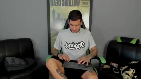 Snapshot of jamesinked_ chatting on 01/31/25, 06:36 Jamesinked online show from 01/31/25, 06:36