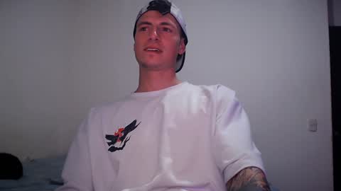 Snapshot of jamesss____ chatting on 12/15/24, 08:30 jamesss____ online show from 12/15/24, 08:30