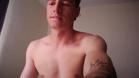 Snapshot of jamesss____ chatting on 12/17/24, 05:15 jamesss____ online show from 12/17/24, 05:15
